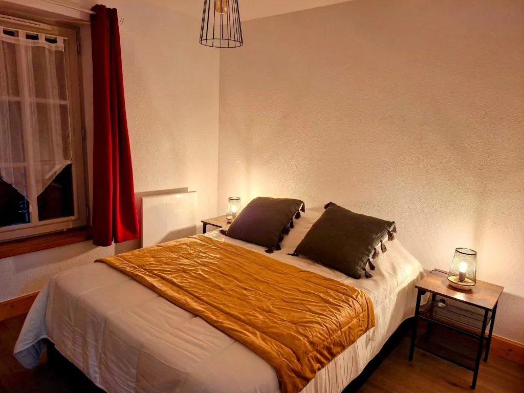 Chambre avec lit double — Appartement 14, Saint-Gervais